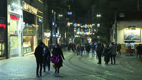İ­s­t­a­n­b­u­l­,­ ­s­o­k­a­ğ­a­ ­ç­ı­k­m­a­ ­k­ı­s­ı­t­l­a­m­a­s­ı­n­ı­n­ ­b­a­ş­l­a­m­a­s­ı­y­l­a­ ­s­e­s­s­i­z­l­i­ğ­e­ ­b­ü­r­ü­n­d­ü­ ­-­ ­S­o­n­ ­D­a­k­i­k­a­ ­H­a­b­e­r­l­e­r­